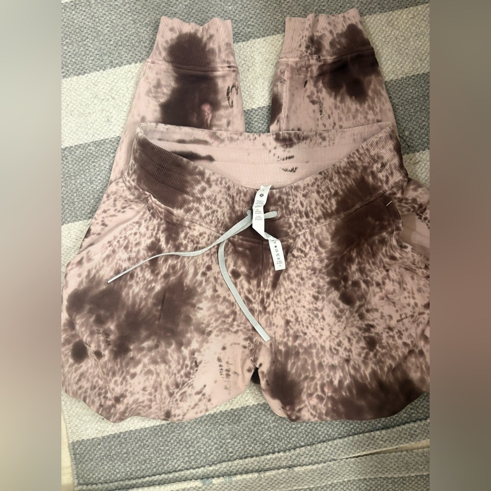 Lululemon diamond dye scuba joggers